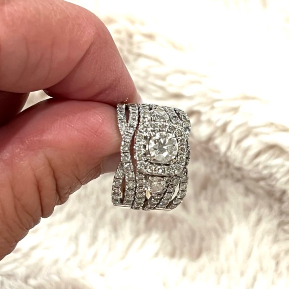 14k Diamond Wedding Set, Excellent Quality, Lightly Pre-Loved. White gold - Picture 11 of 15